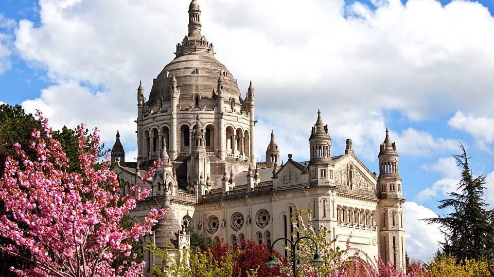 /images/r/basilica-of-st-therese-of-lisieux_normandy-france/c960x540g0-270-5151-3167/basilica-of-st-therese-of-lisieux_normandy-france.jpg